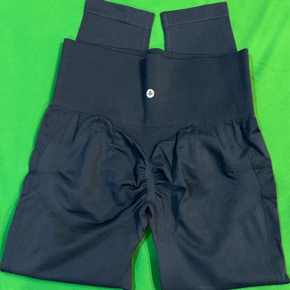 NWOT HALARA Dark Gray and Navy Blue Leggings - Picture 2 of 8